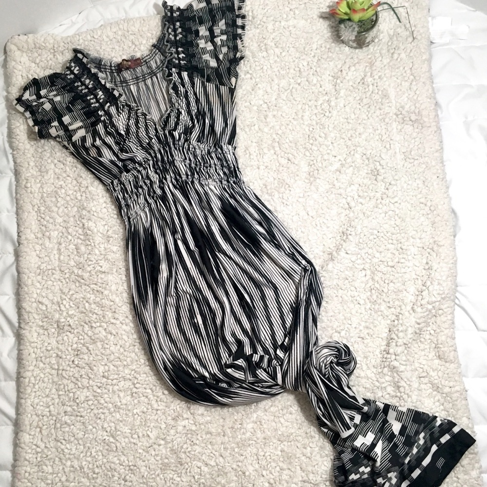 Earth Bound black & White pattern Maxi dress S/M